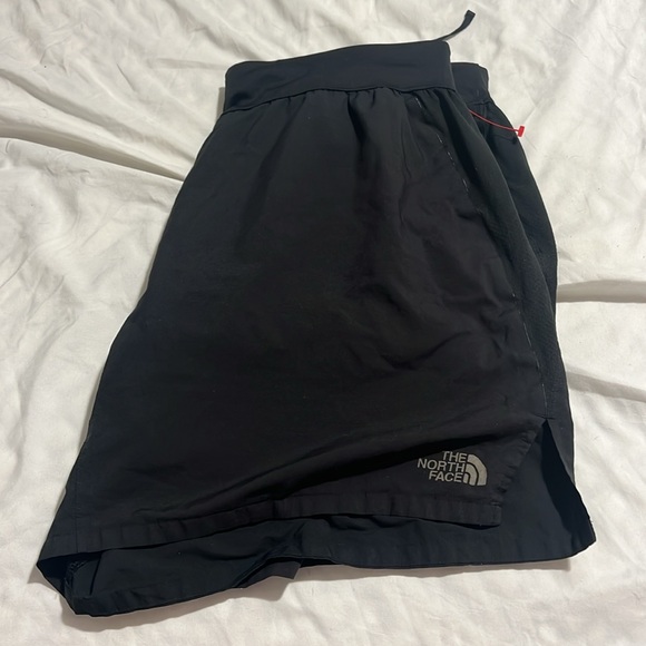 Black north face shorts - Picture 2 of 4